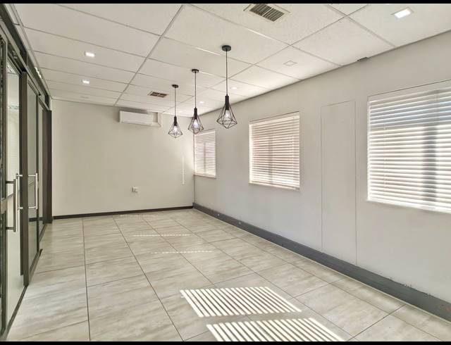 252M² OFFICE TO LET IN WILLOWBROOK